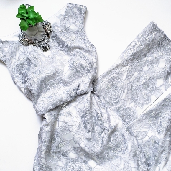 Adrianna Papell Dresses & Skirts - Adrianna Papell Silver White Lace Sequin Blouson Column Gown Brigerton Size 4